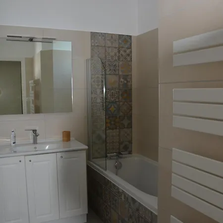 Le Petit Rouyot 3* בית נופש *